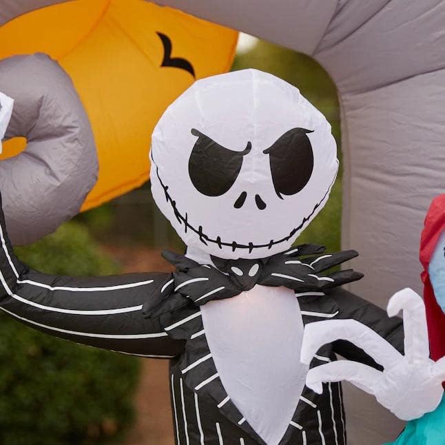 7ft Jack Skull and Sally Hills Scene