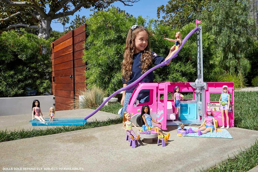 Playset, toy vehicle, comes with 60 accessories including furniture, swimming pool and 30-inch slide